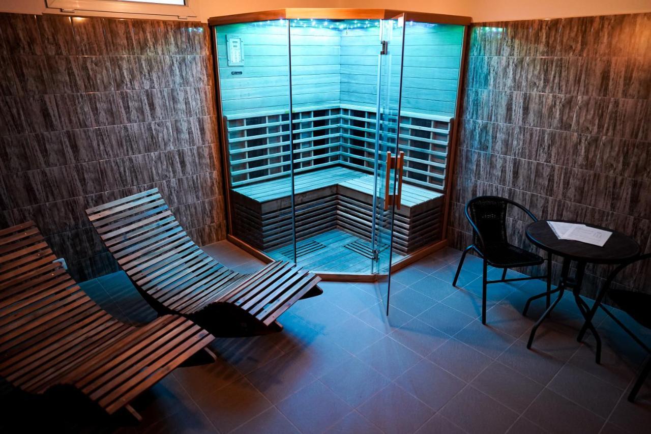 Interhotel America Pisek  Exterior photo