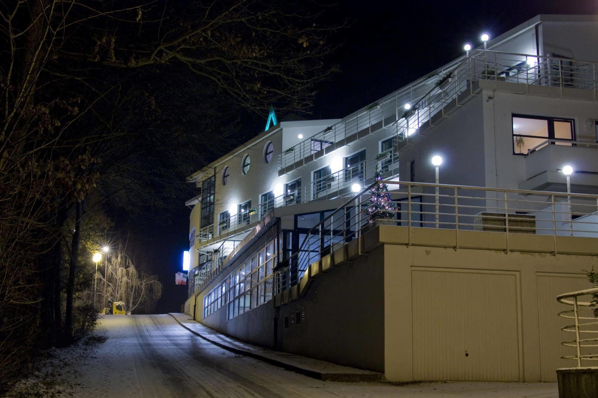 Interhotel America Pisek  Exterior photo